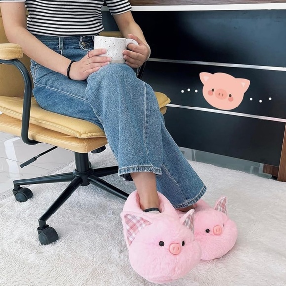 NWT pink pig slippers size 7.5 - Picture 2 of 4